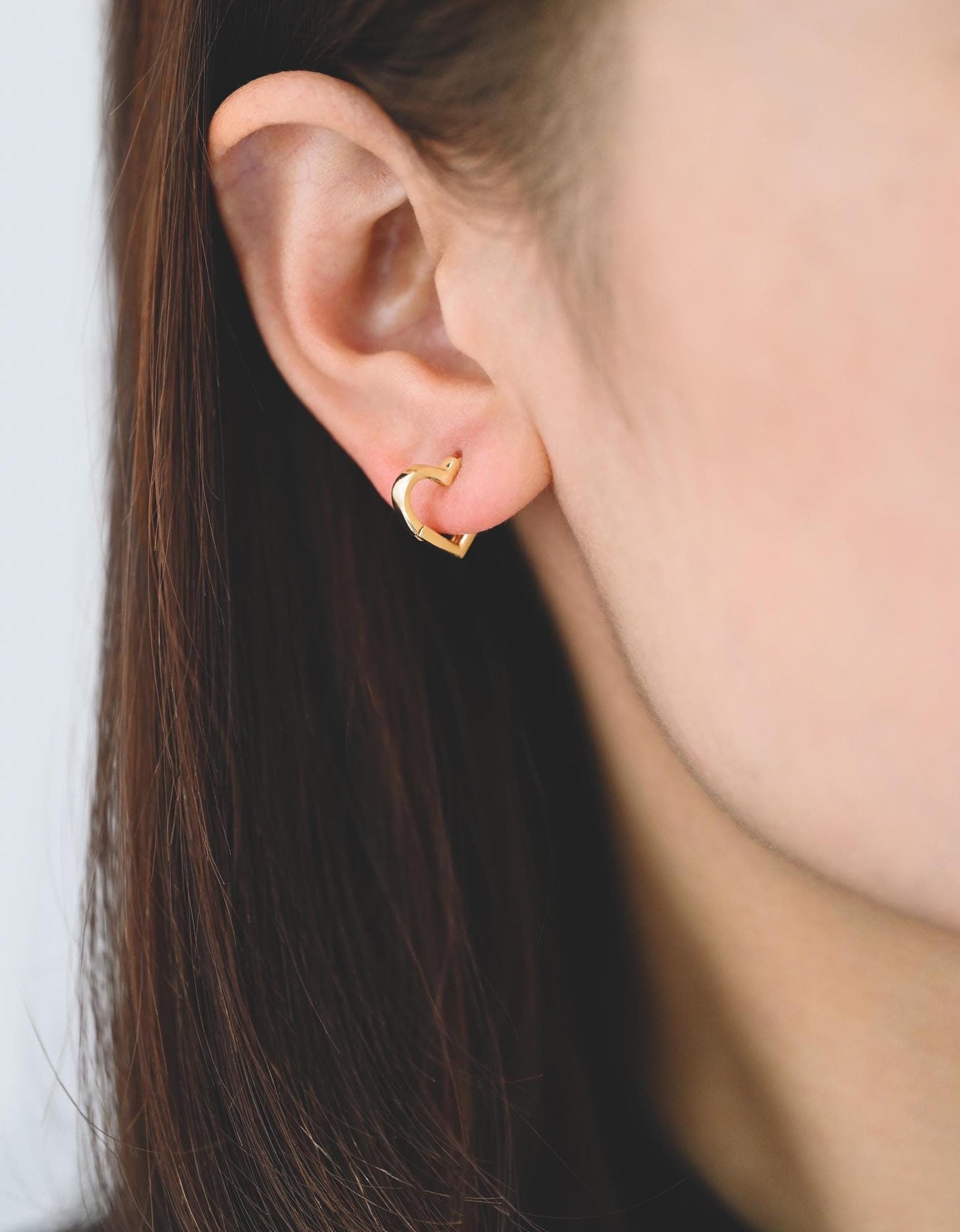 4pcs Gold/ Silver Tone Heart Huggie Earrings, 18K Gold/ Rhodium plated Brass, Dainty Hoop Earrings (GB-4535)